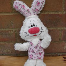 Зайку бросила хозяйка... под дождем остался зайка