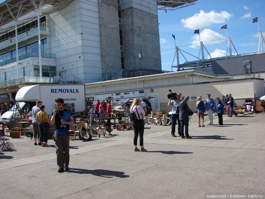 Антикварный базар в маленьком английском городке Нью́маркет ( Newmarket)