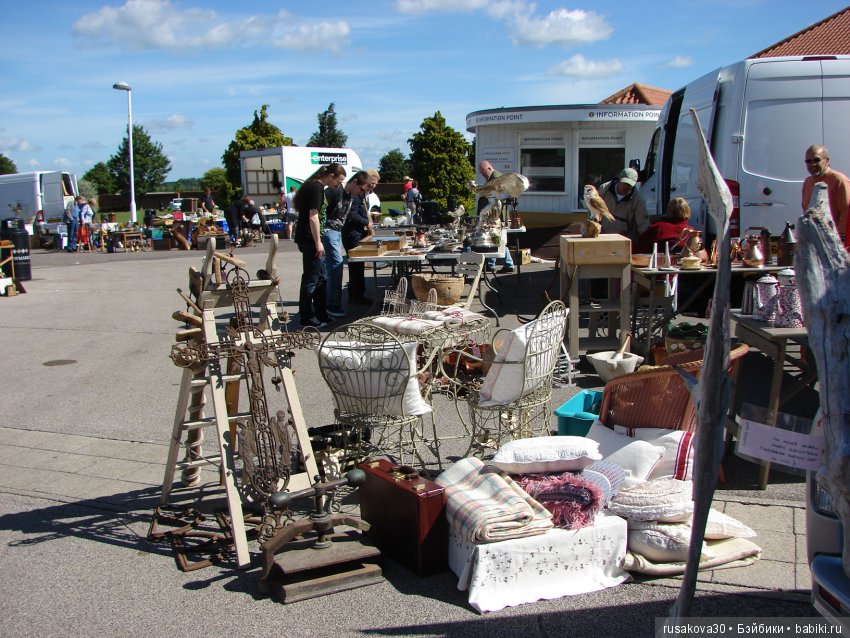 Антикварный базар в маленьком английском городке Нью́маркет ( Newmarket)