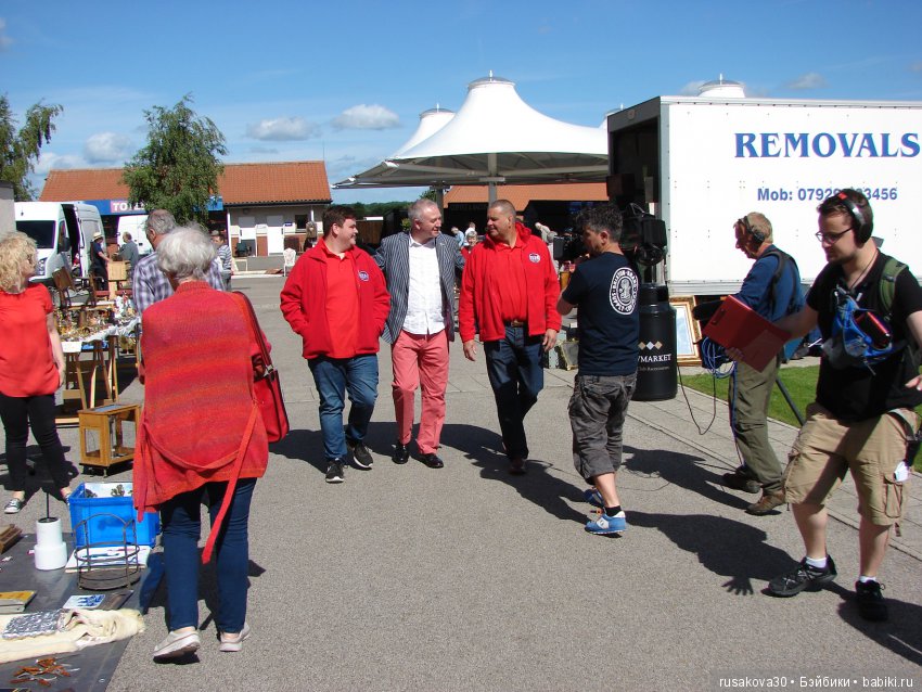 Антикварный базар в маленьком английском городке Нью́маркет ( Newmarket)