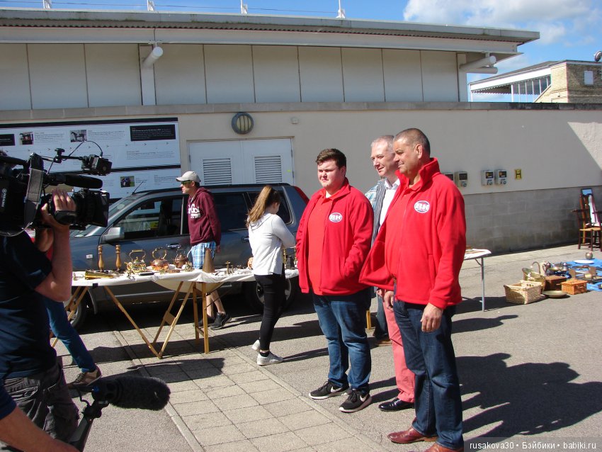 Антикварный базар в маленьком английском городке Нью́маркет ( Newmarket)