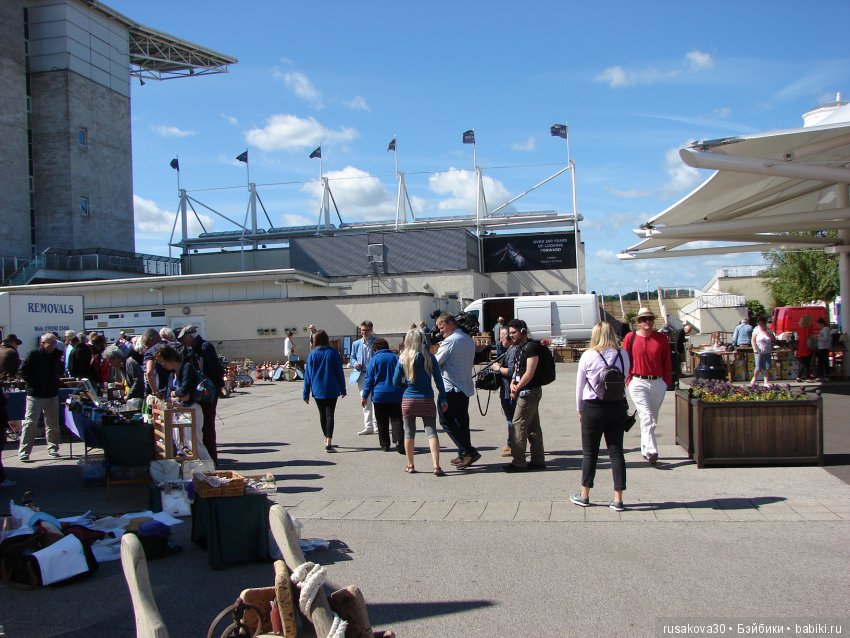 Антикварный базар в маленьком английском городке Нью́маркет ( Newmarket)
