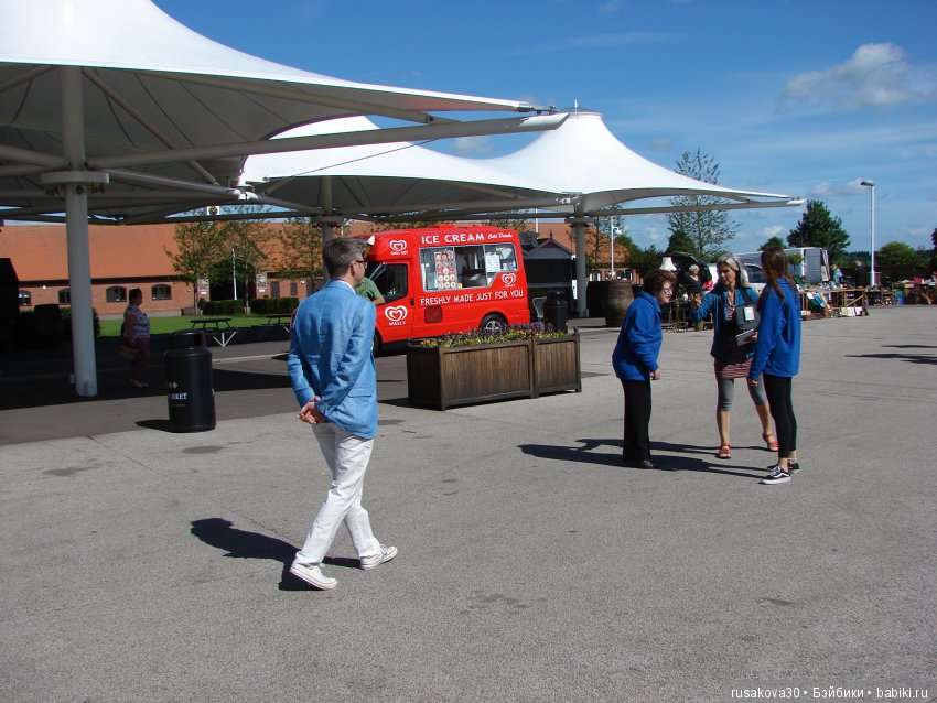 Антикварный базар в маленьком английском городке Нью́маркет ( Newmarket)