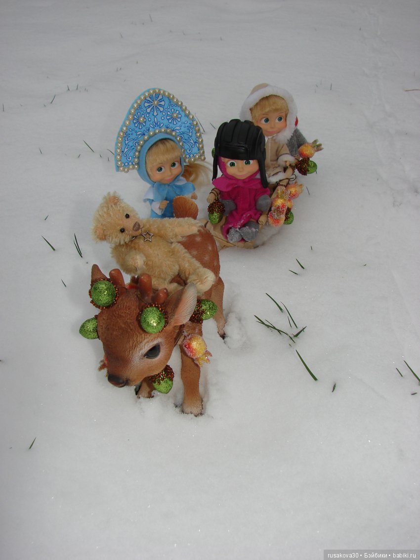 Снежные забавы — Куклы Маша и Медведь (Simba): Маша в кармашке