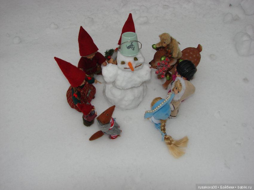 Снежные забавы — Куклы Маша и Медведь (Simba): Маша в кармашке