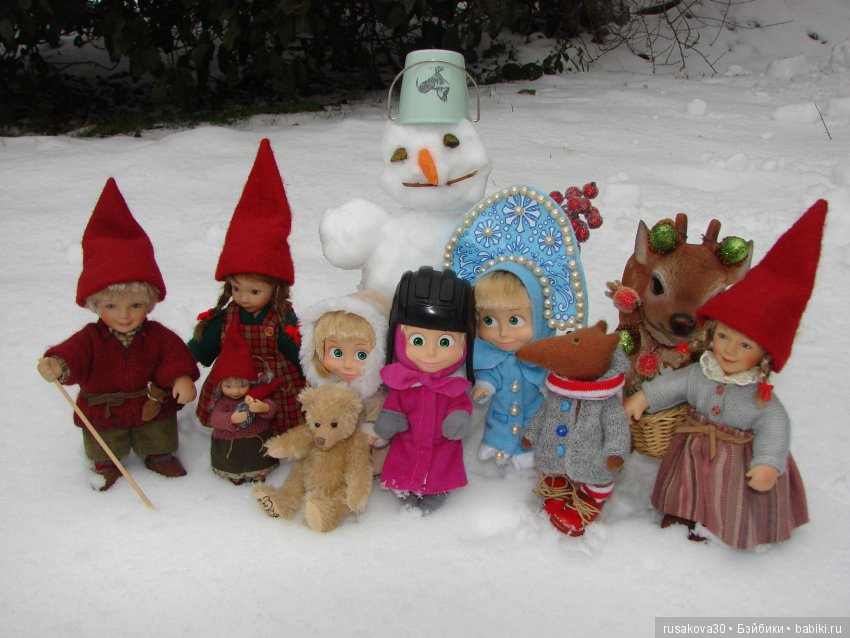 Снежные забавы — Куклы Маша и Медведь (Simba): Маша в кармашке