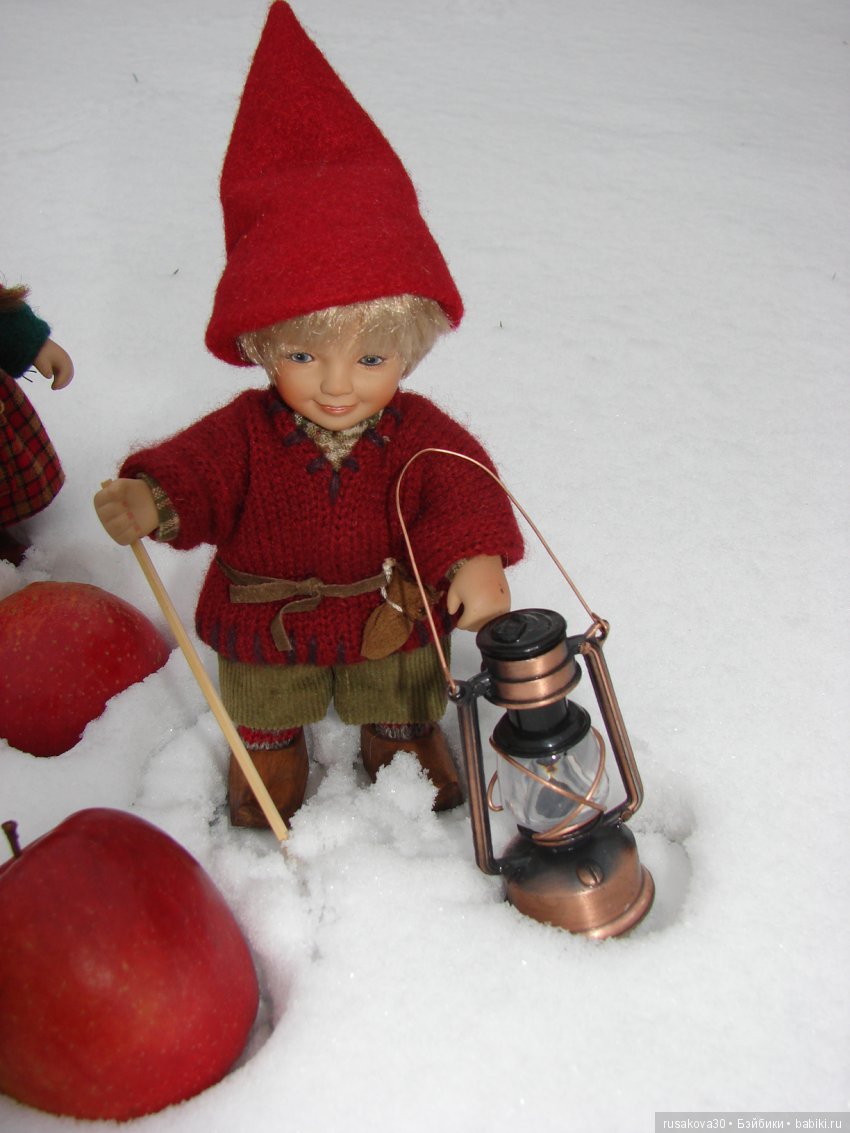 Снежные забавы — Куклы Маша и Медведь (Simba): Маша в кармашке