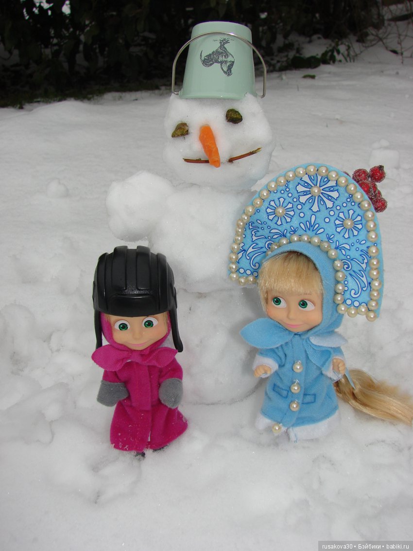 Снежные забавы — Куклы Маша и Медведь (Simba): Маша в кармашке
