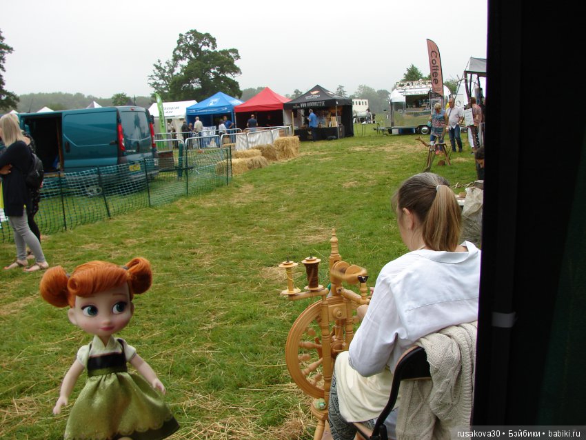 Принцесски на сельской ярмарке