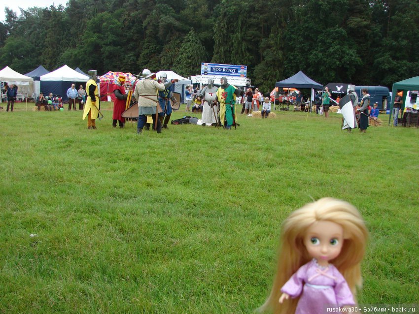 Принцесски на сельской ярмарке