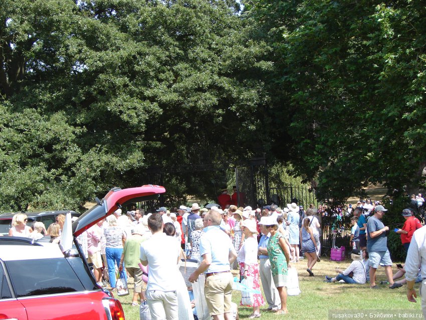 Цветочная ярмарка в королевском поместье