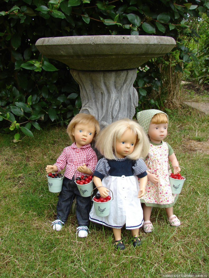 Борьба за урожай — Куклы Маша и Медведь (Simba): Маша в кармашке