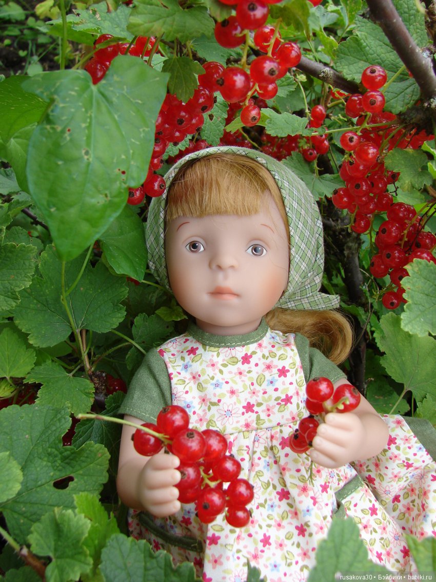 Борьба за урожай — Куклы Маша и Медведь (Simba): Маша в кармашке