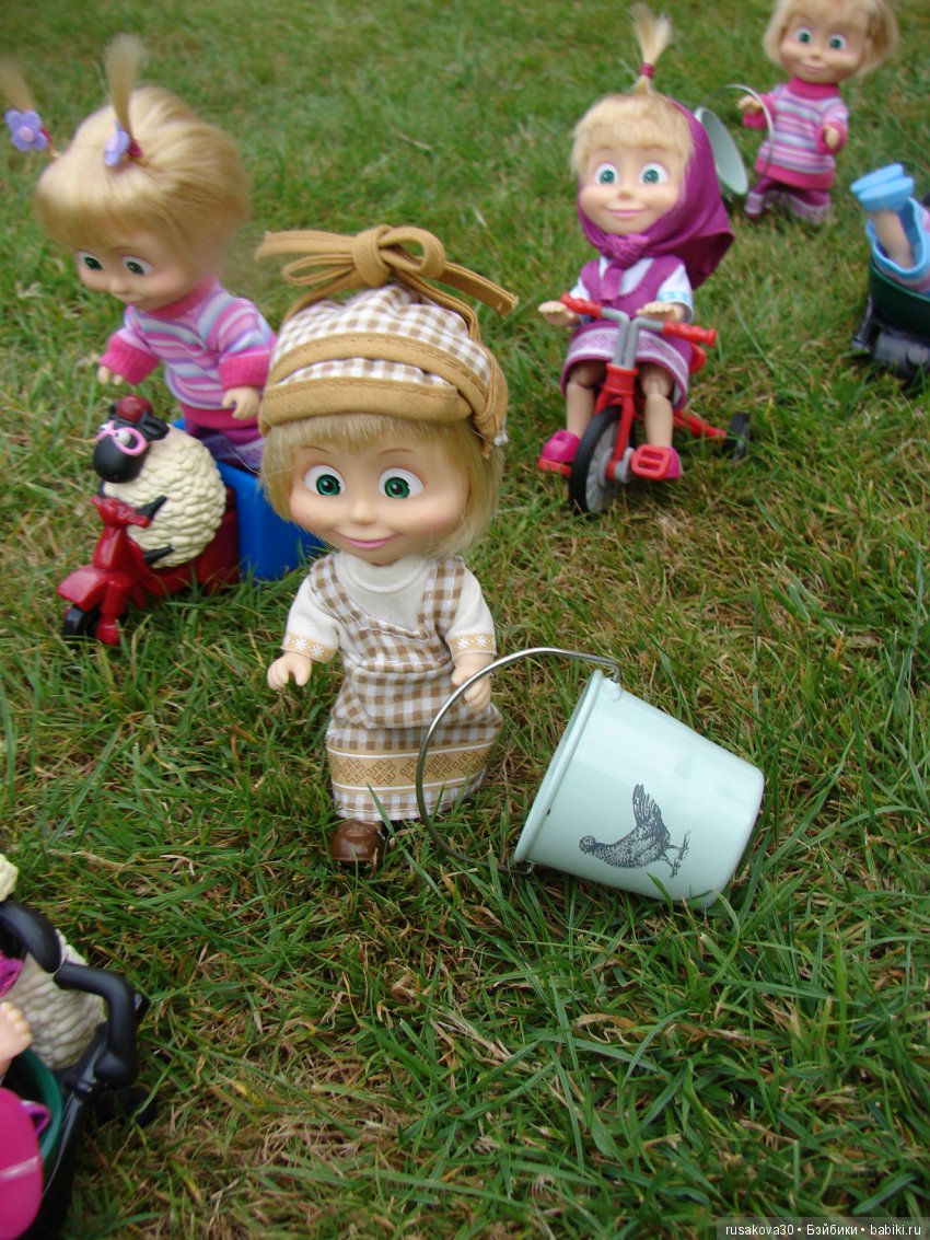 Борьба за урожай — Куклы Маша и Медведь (Simba): Маша в кармашке (фото 8)