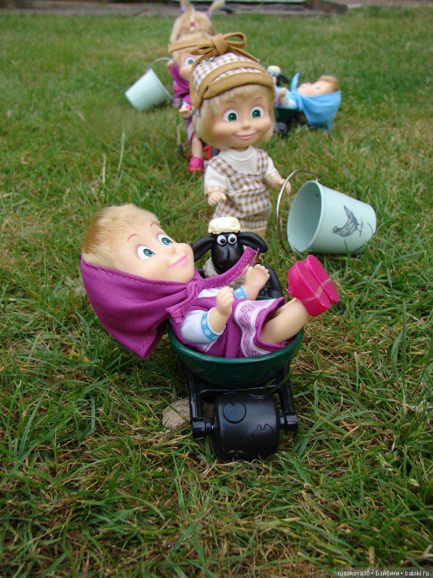 Борьба за урожай — Куклы Маша и Медведь (Simba): Маша в кармашке (фото 5)