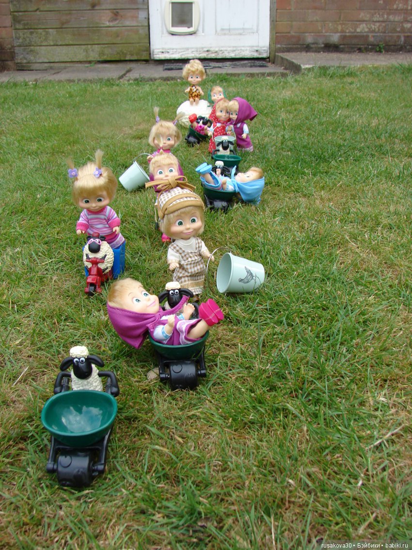 Борьба за урожай — Куклы Маша и Медведь (Simba): Маша в кармашке (фото 9)