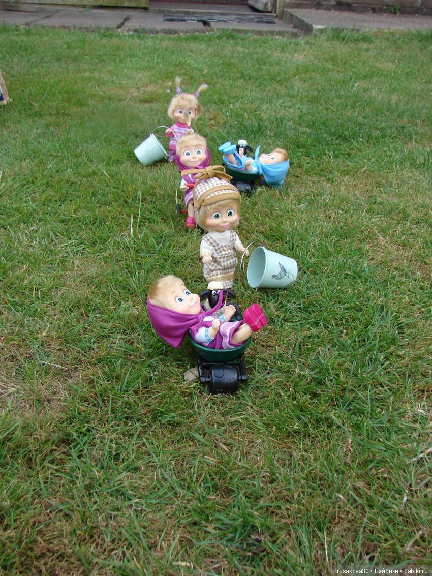 Борьба за урожай — Куклы Маша и Медведь (Simba): Маша в кармашке (фото 2)