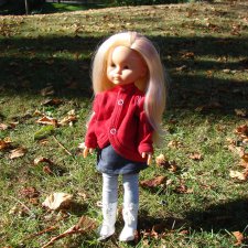 Блондика с розовыми прядками в волосах