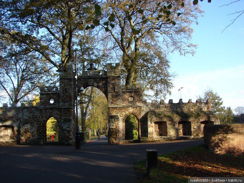 Соня и Аня знакомятся с Англией