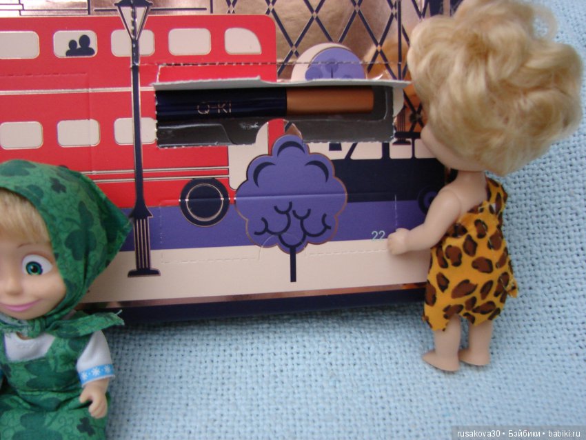 Адвент-календарь — Куклы Маша и Медведь (Simba): Маша в кармашке