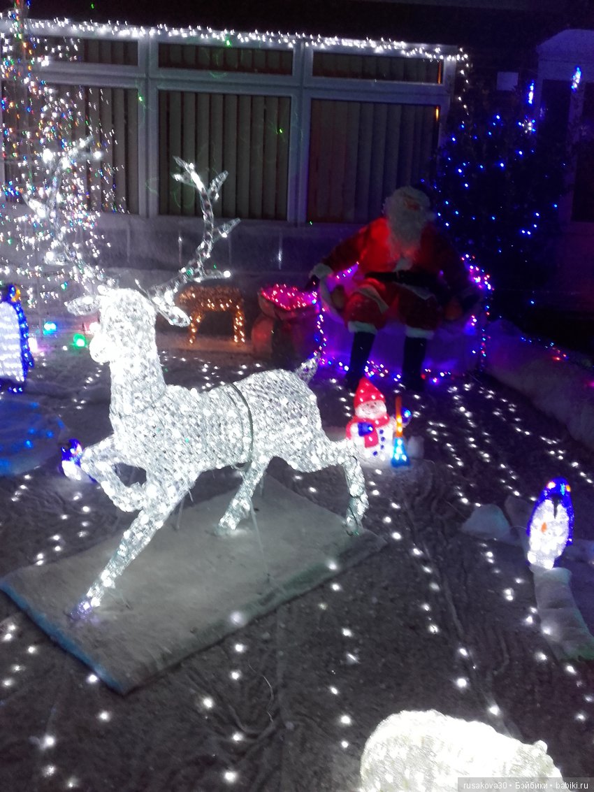 Рождественские уличные украшения
