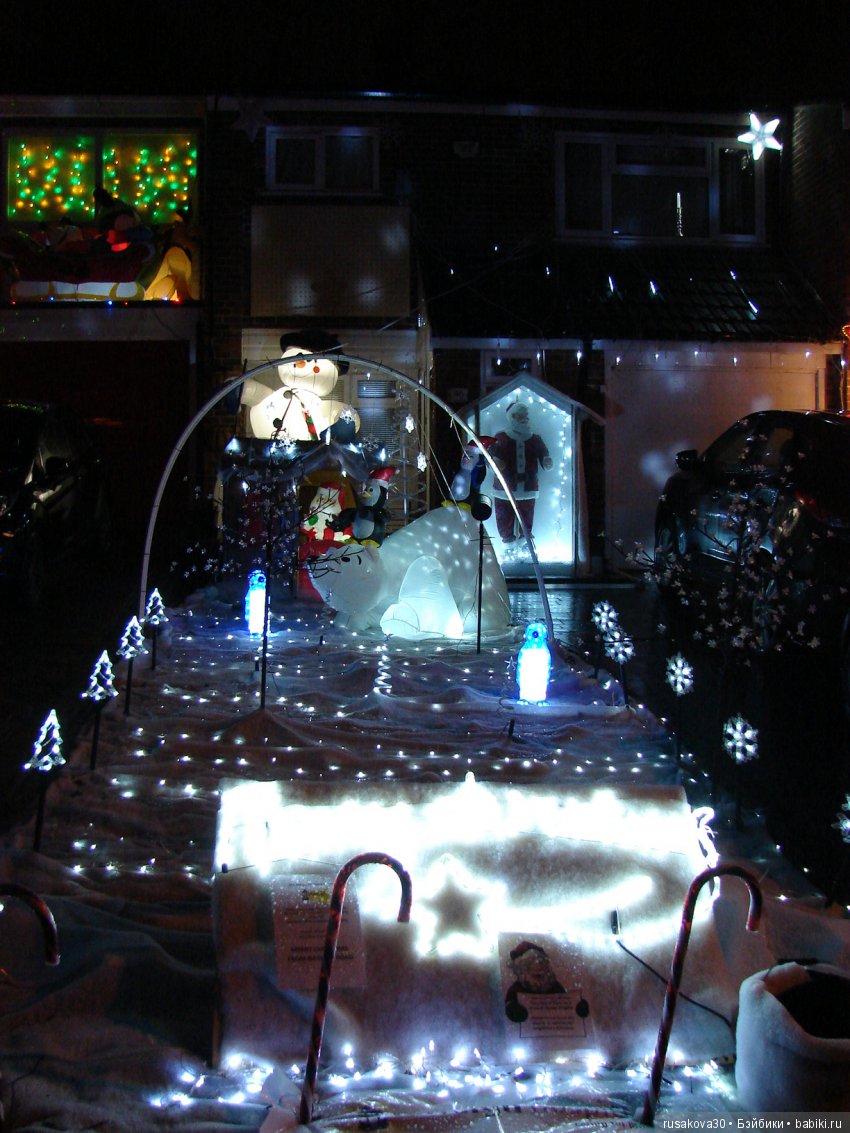Рождественские уличные украшения
