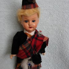 Антикварная кукла в шотландском костюме.Бесплатная доставка.