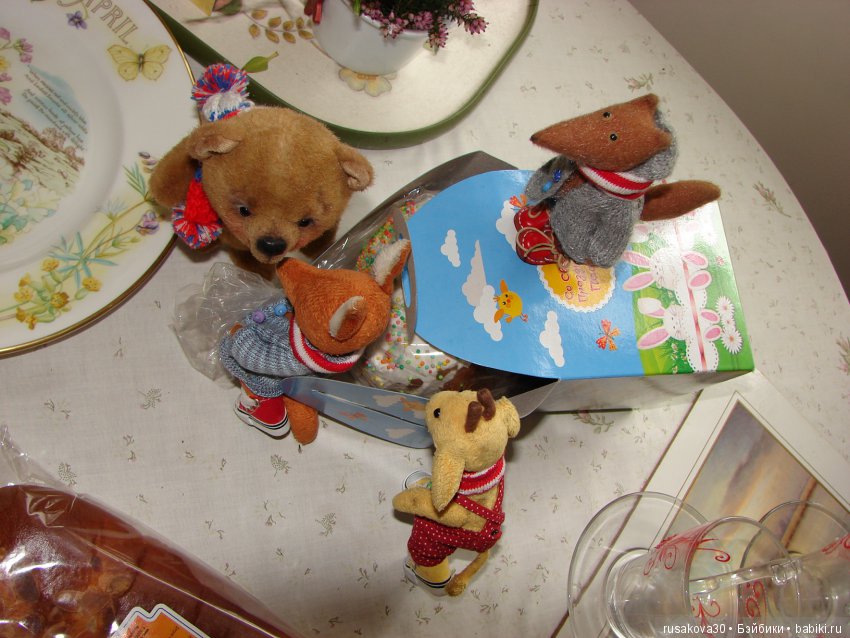К Пасхе готовы — Куклы Маша и Медведь (Simba): Маша в кармашке (фото 5)