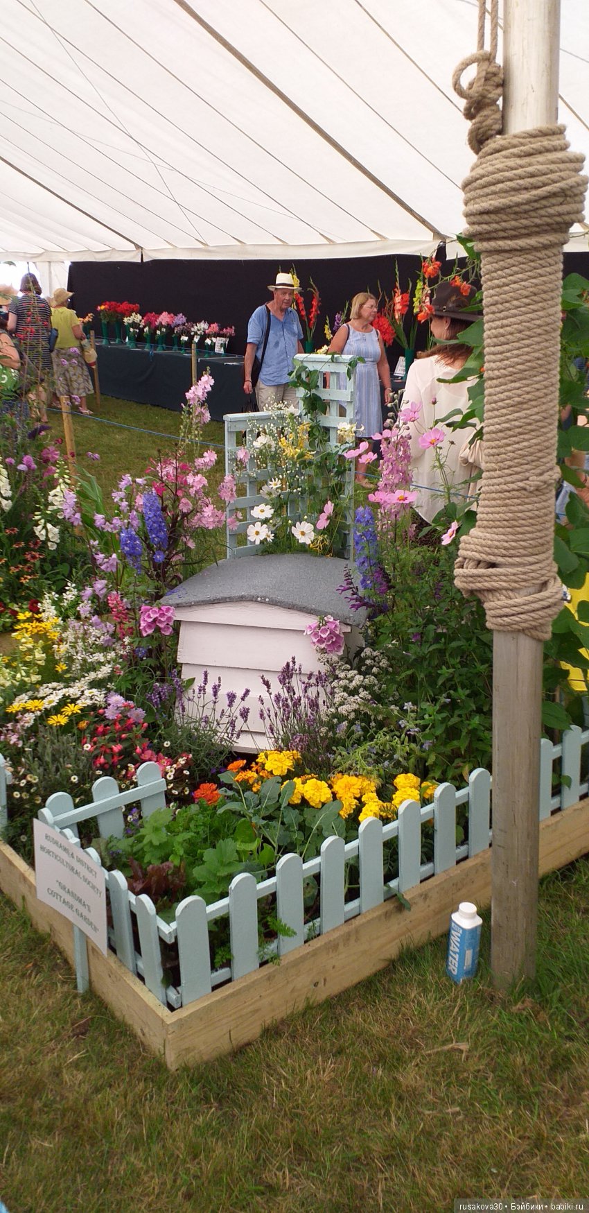 Выставка цветов в королевском поместье в Сандрингеме