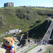 Замок Тинтагель ( Tintagel Castle — Тинтажель) в графстве Корнуолл,  Великобритания
