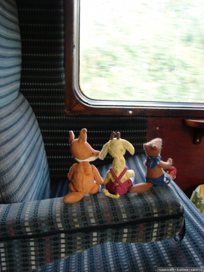 Путешествуем с куклами — Куклы Маша и Медведь (Simba): Маша в кармашке