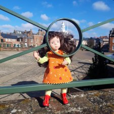 Мери гуляет по городу