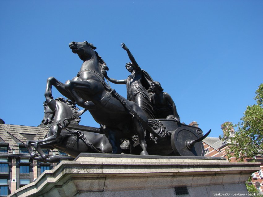 Людвиг, Нильс и дисней принцессы осматривают Лондон