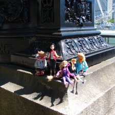 Людвиг, Нильс и дисней принцессы осматривают Лондон