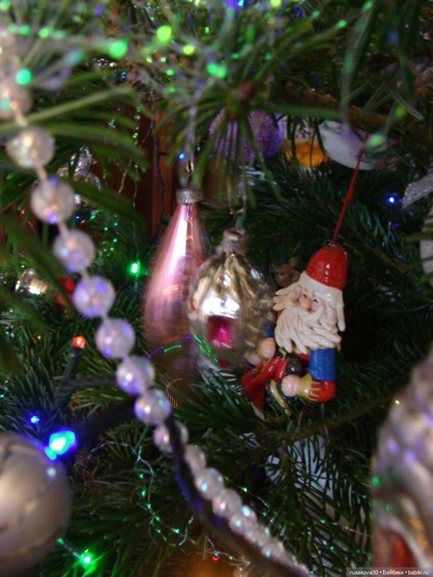 Новогодние поздравления от товарищей в красных колпачках