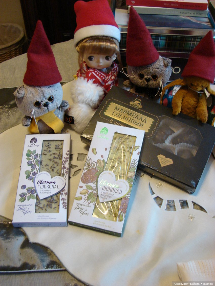 Новогодние поздравления от товарищей в красных колпачках