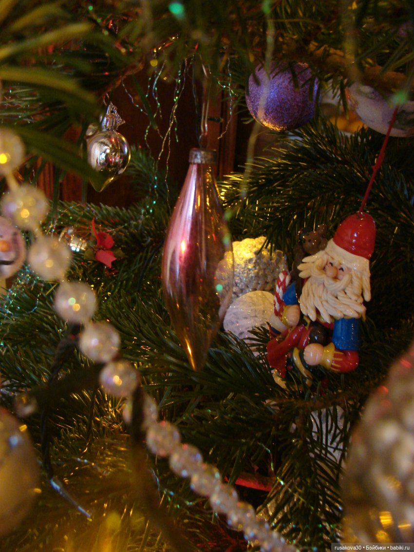 Новогодние поздравления от товарищей в красных колпачках