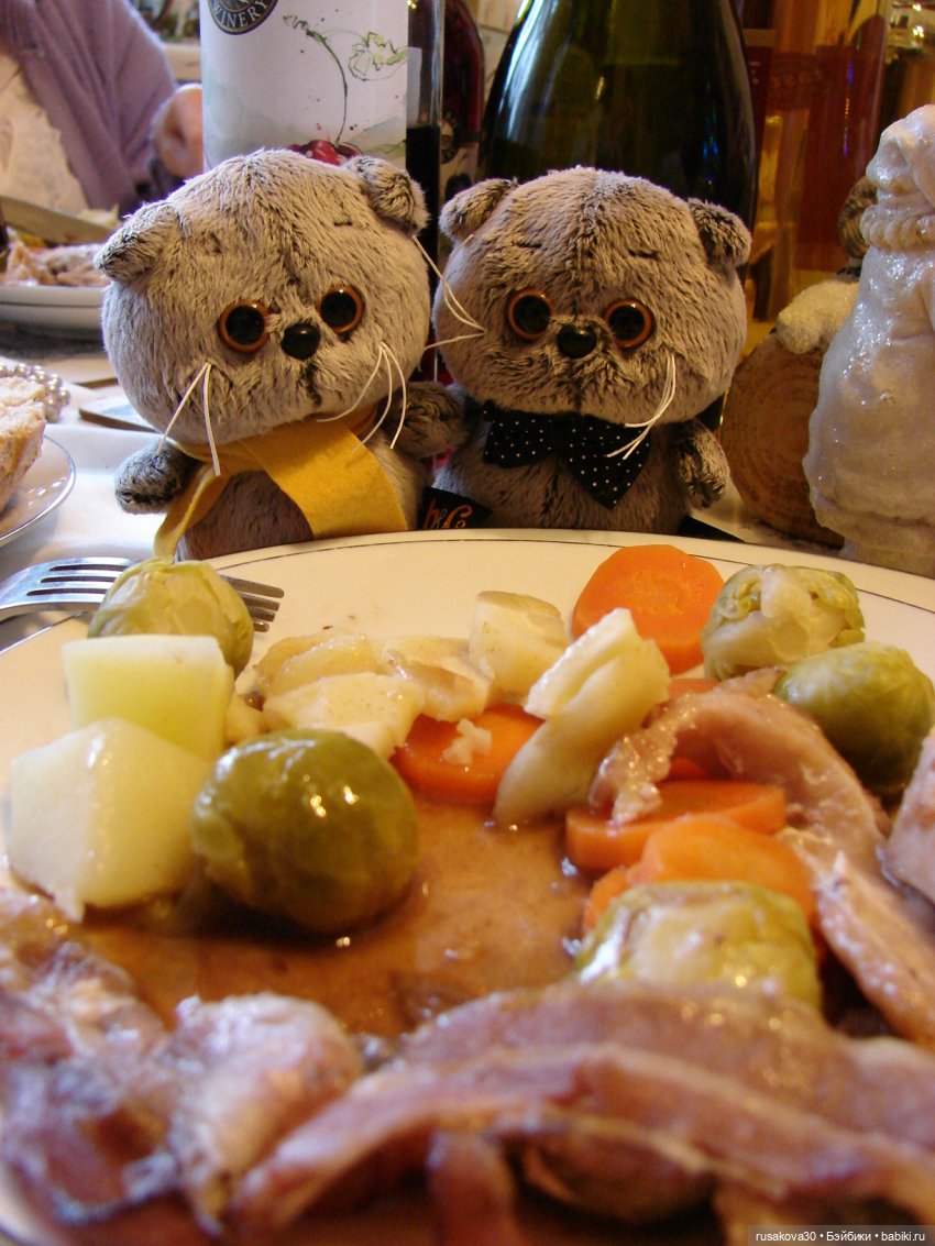 Новогодние поздравления от товарищей в красных колпачках (фото 4)