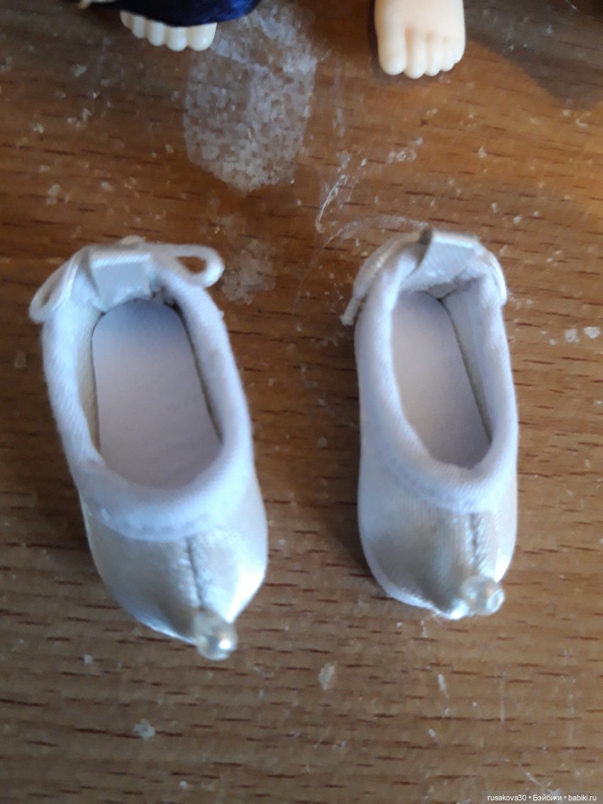 Куколка с голубыми волосами