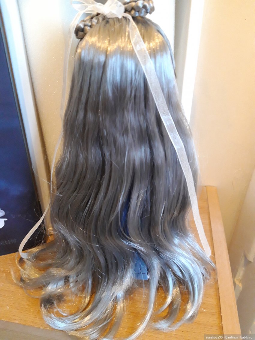 Куколка с голубыми волосами