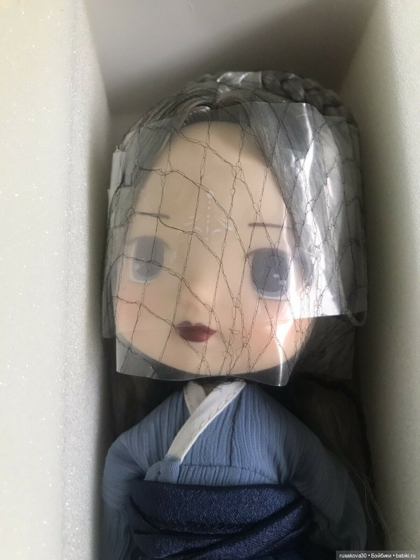 Куколка с голубыми волосами (фото 3)