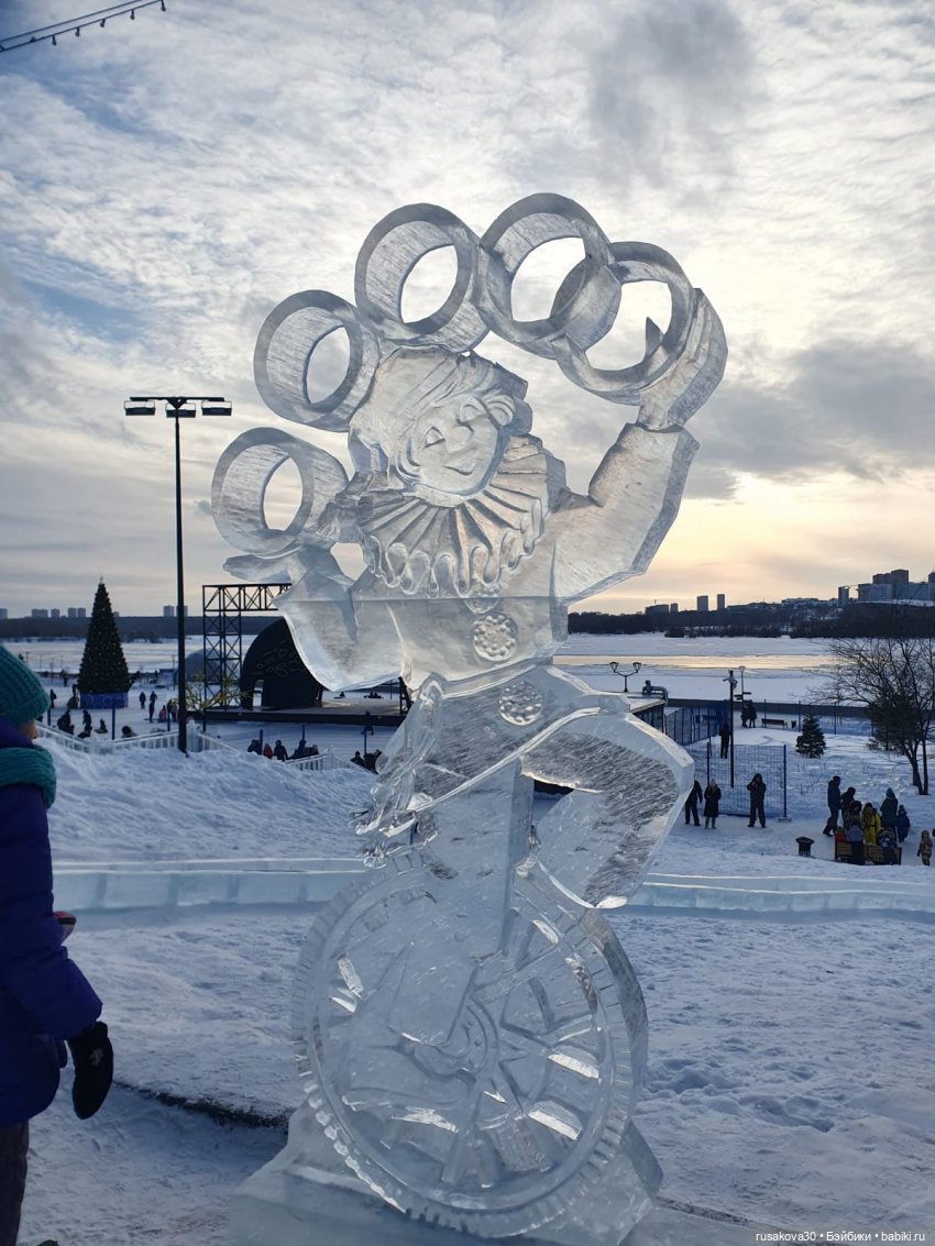 Как украшены ваши города зимой