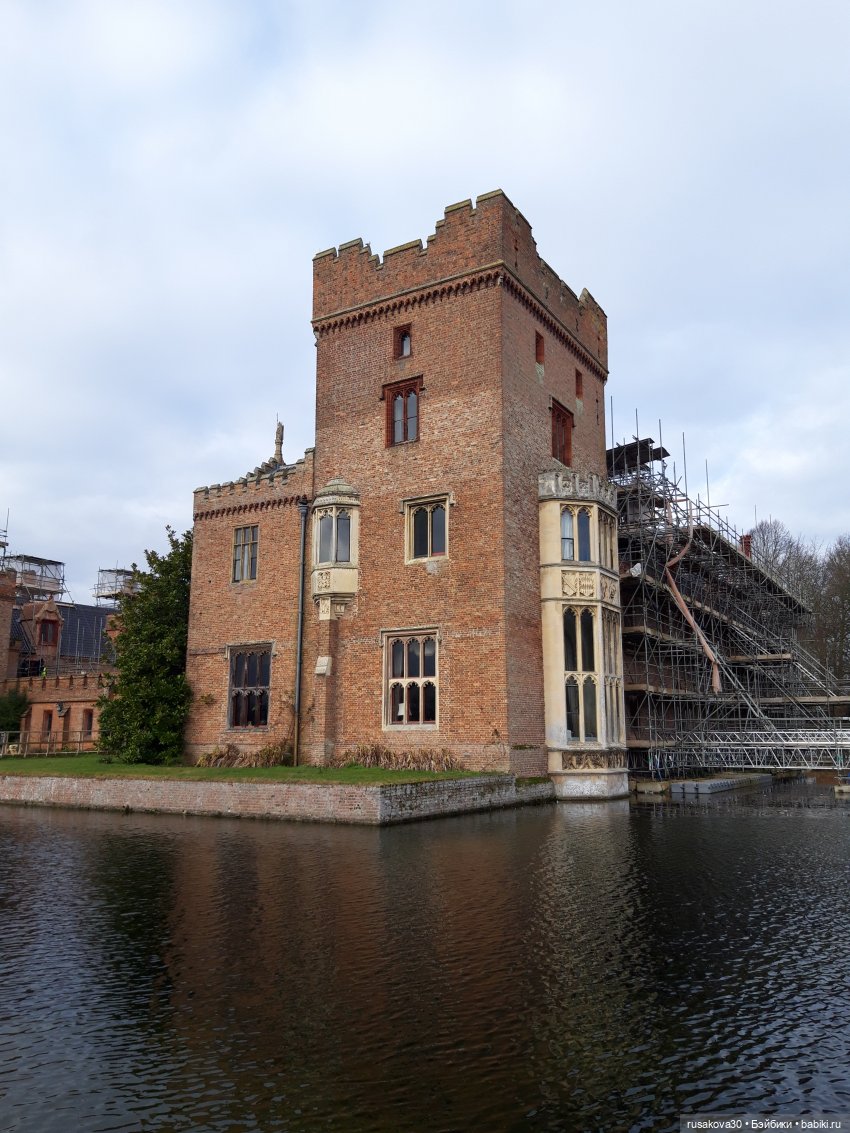 Прогулка по Оксбр-холлу (Oxburgh Hall) - Музеи игрушки, экскурсии на  фабрики кукол и игрушек | Бэйбики - 256069