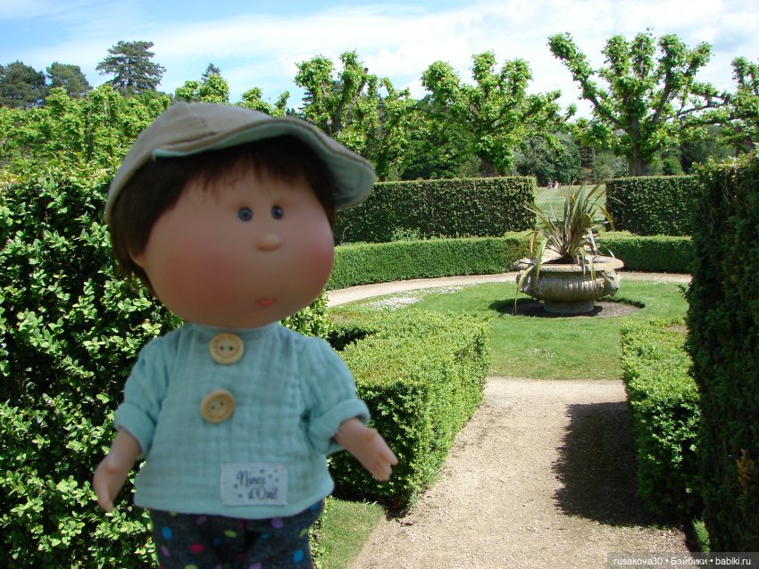 Мийка и Мио в загородном поместье королевы