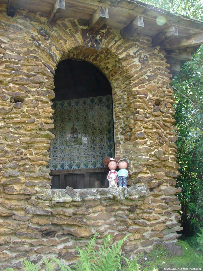 Мийка и Мио в загородном поместье королевы