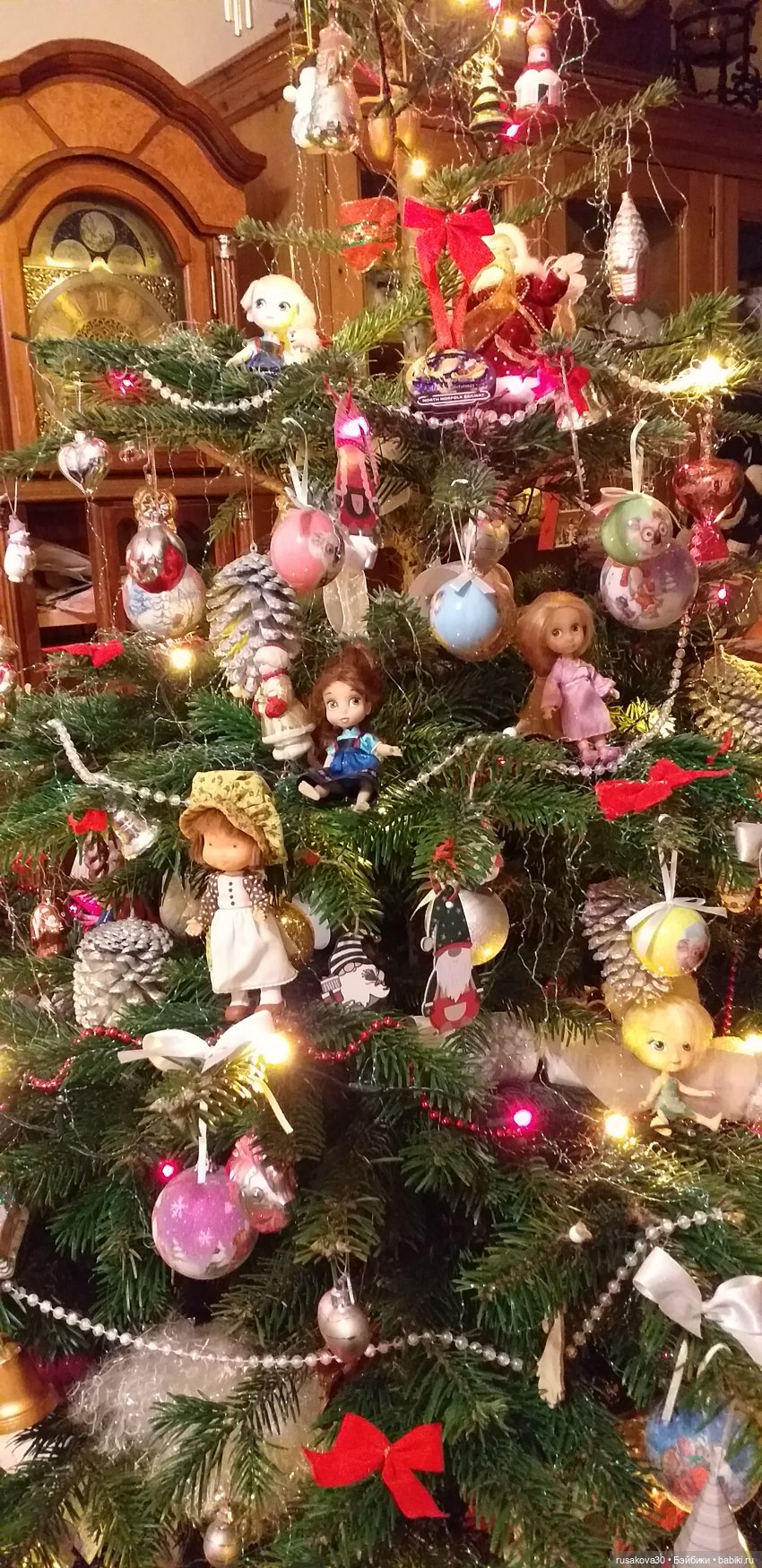 Встали Машки в хоровод , провожают Старый год