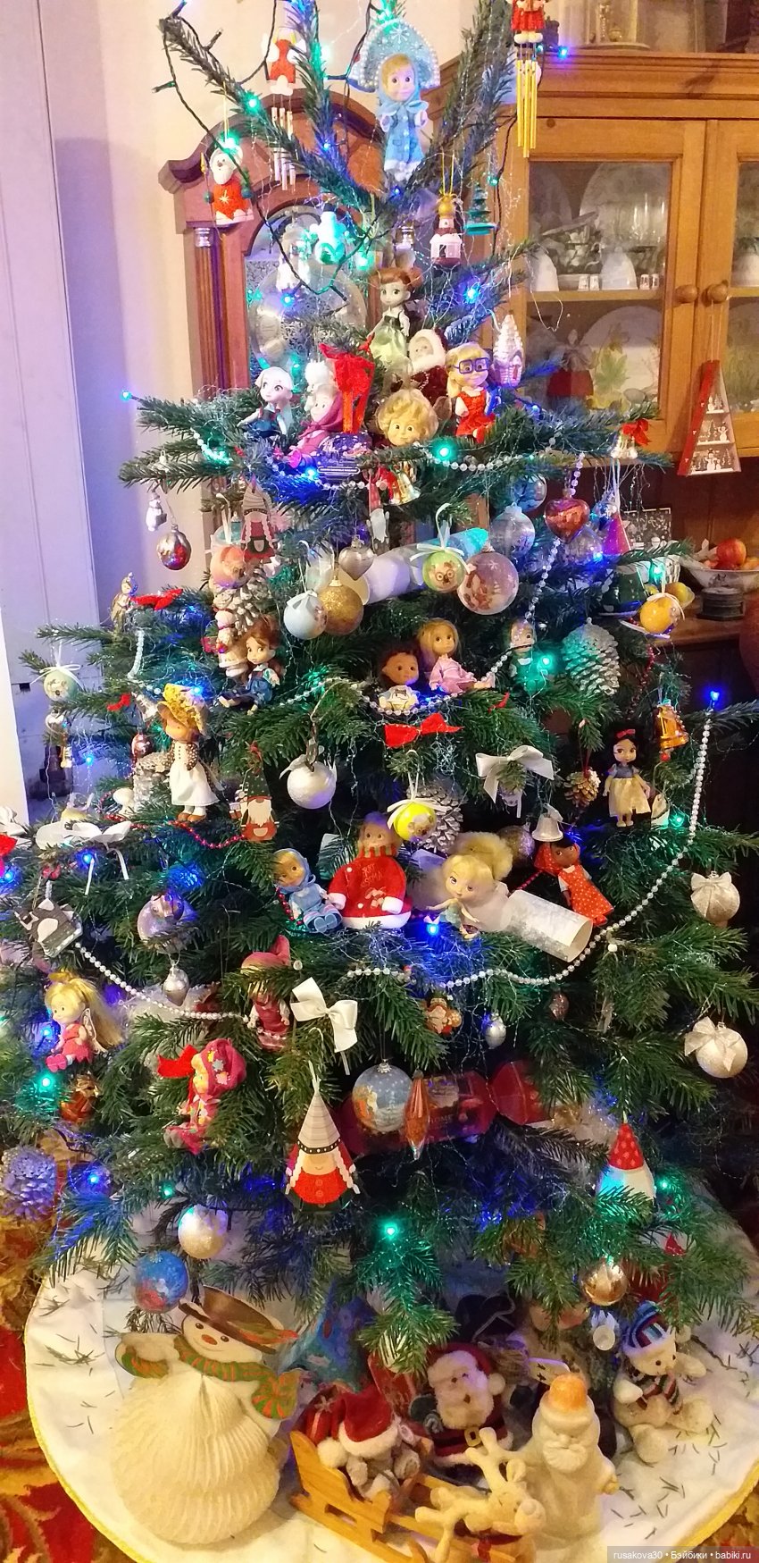 Встали Машки в хоровод , провожают Старый год