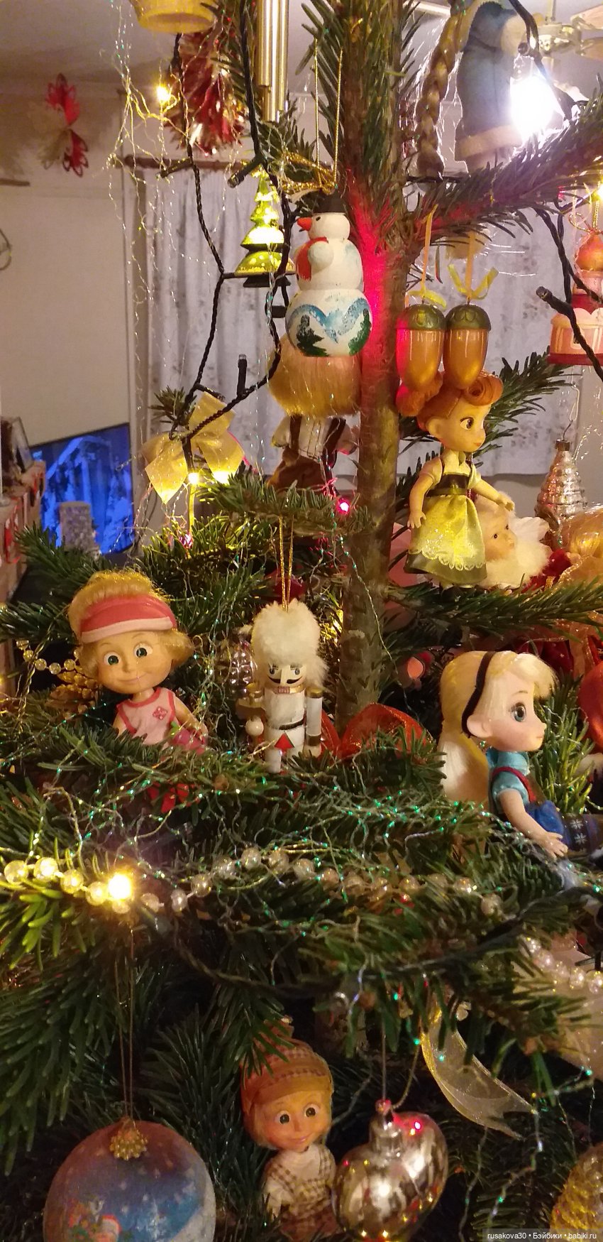 Встали Машки в хоровод , провожают Старый год