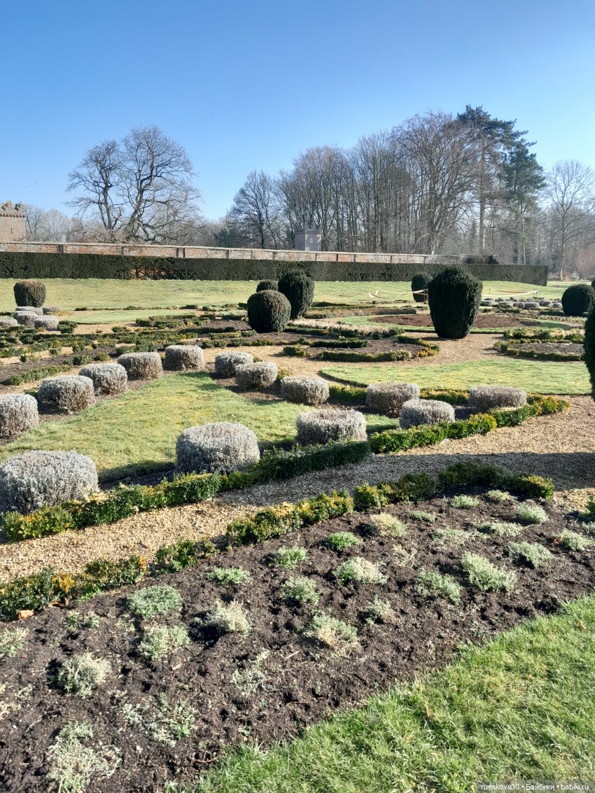 Прогулка по поместью Оксбру-холл (Oxburgh Hall) (фото 6)