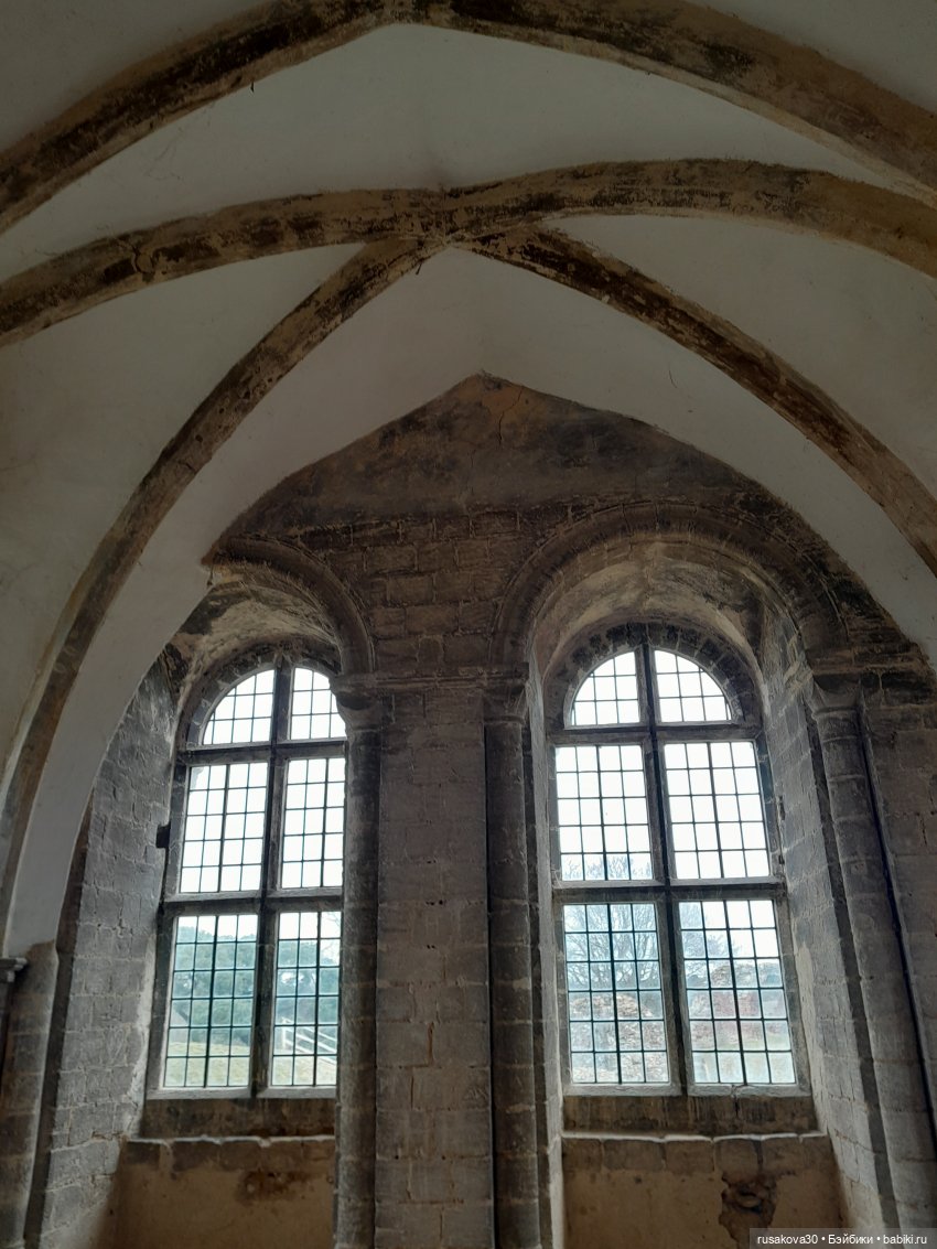 Продолжаем осматривать руины замка Райзинг